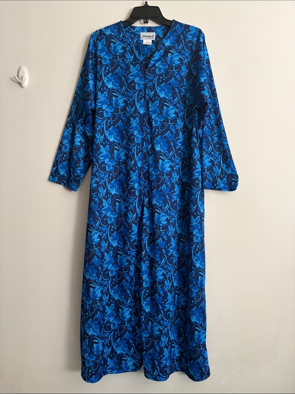 ANTHONY RICHARDS night gown